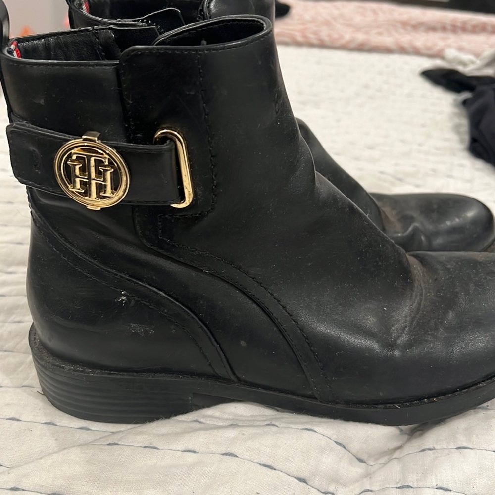 Tommy hilfiger boots, size 7.5, worn a few times, great condition, comfortable
